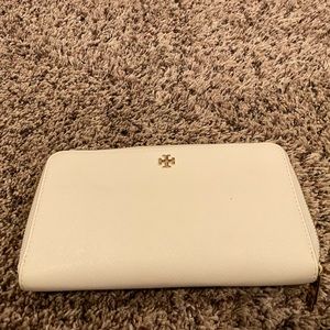 Tory Burch cream zip wallet